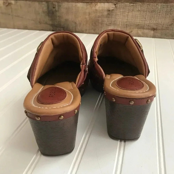 Fossil Leather Clogs  - Picture 4 of 8
